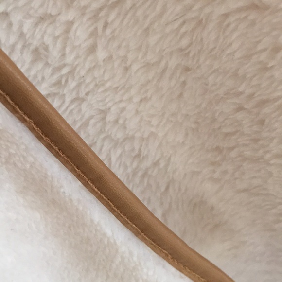 Faux Sheerling and Leather Vest - Picture 3 of 4